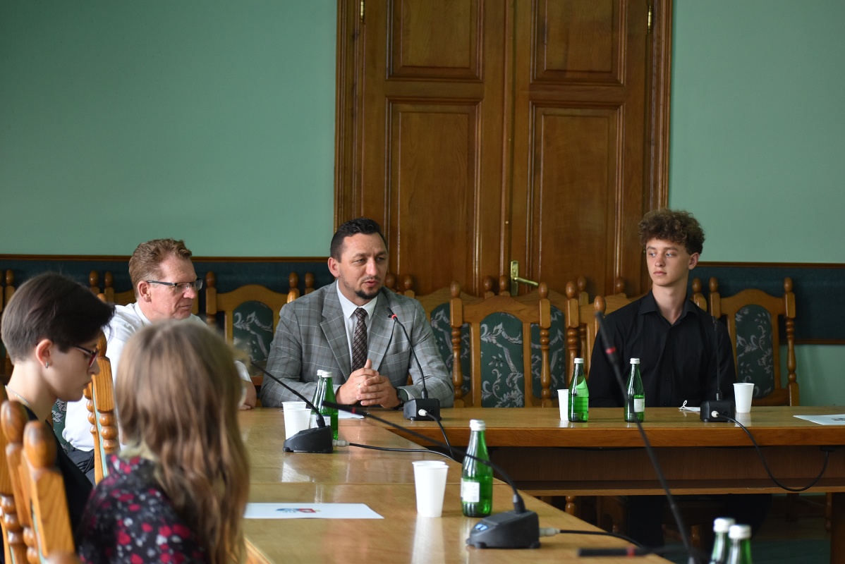 X Sesja Sanockiej  Młodzieżowej Rady Miasta  Sanoka odbyła się w zmienionym składzie - Zdjęcie główne