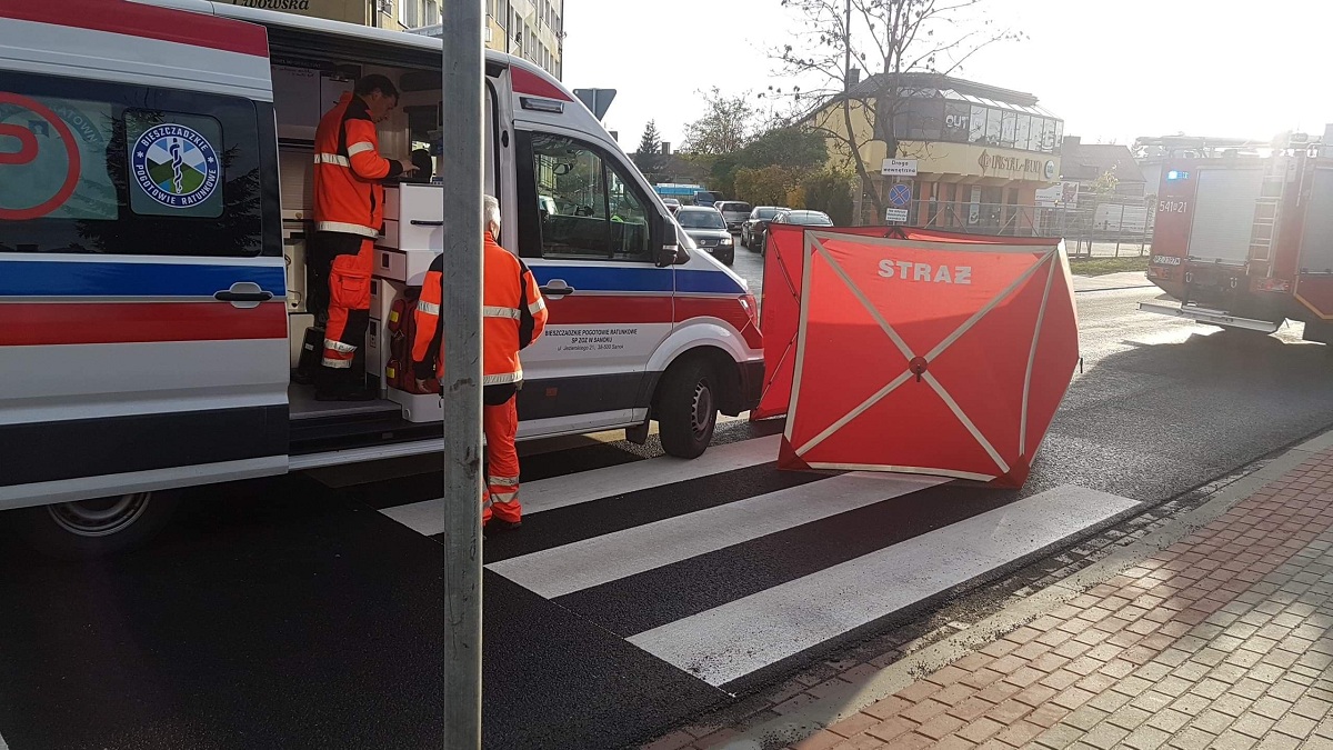 Z OSTATNIEJ CHWILI: Śmiertelne potrącenie pieszej na ulicy Lwowskiej w Sanoku FOTO - Zdjęcie główne