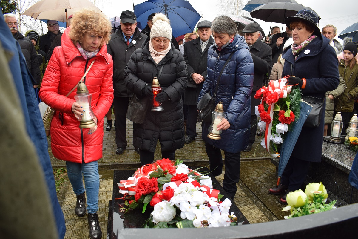 GMINA ZARSZYN: Uhonorowali nagrobek Zdzisława Tarkowskiego FOTO - Zdjęcie główne