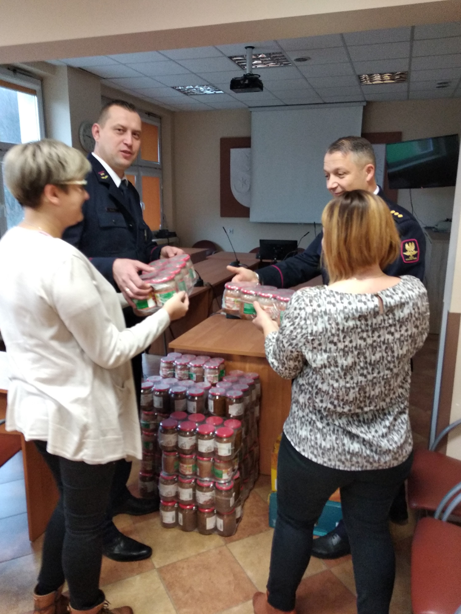 Drobne gesty, ogromna pomoc - dary żywnościowe dla ludzi z ubogich domów w Sanoku - Zdjęcie główne