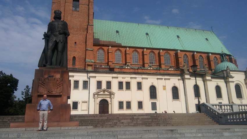 Poznaj miejsce z najcenniejszym zabytkiem sztuki romańskiej w Polsce - Zdjęcie główne