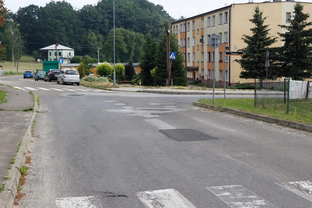 Ubytki w nawierzchni Ulic Kiczury i Księdza Zygmunta Gorazdowskiego zostały uzupełnione [ZDJĘCIA] - Zdjęcie główne