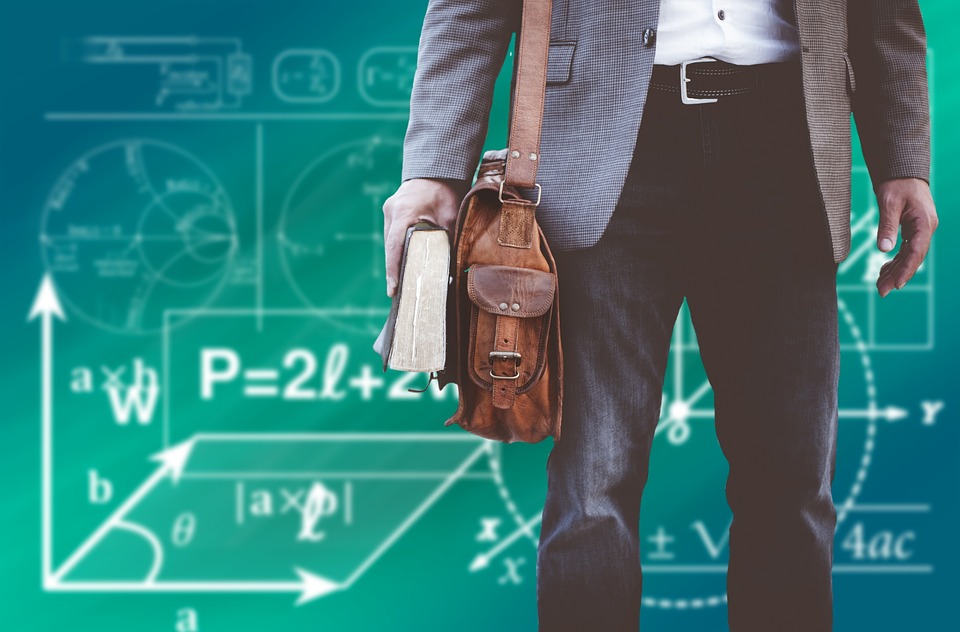 PAMIĘTNIK NAUCZYCIELA. Blaski i cienie autorytetu pedagoga - KONKURS! - Zdjęcie główne