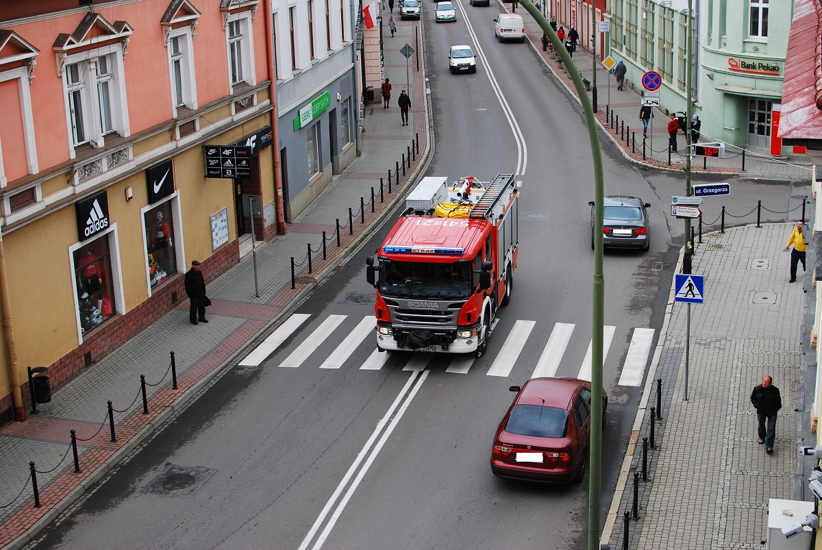 Kolizja na Lipińskiego. Zderzyły się dwie osobówki, są utrudnienia w ruchu - Zdjęcie główne