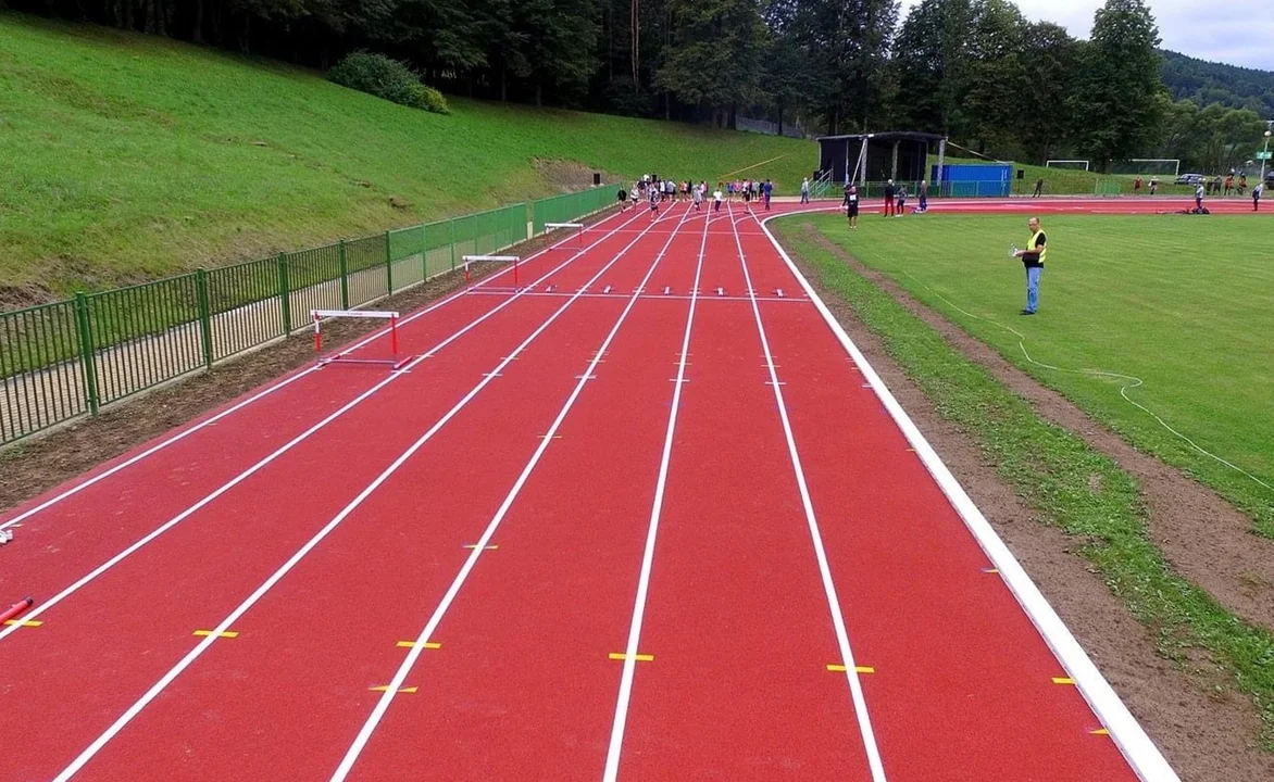 Stadion Miejski w Ustrzykach Dolnych otrzymał certyfikat Polskiego Związku Lekkiej Atletyki - Zdjęcie główne