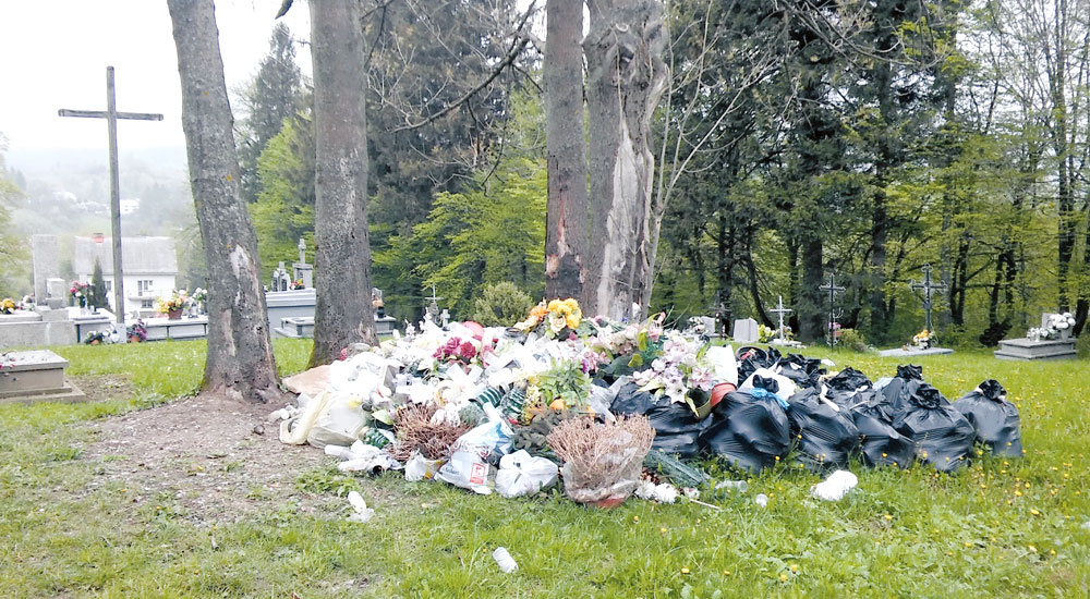 Wysypisko na cmentarzu - Zdjęcie główne