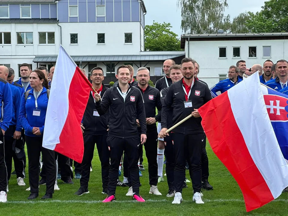  Burmistrz Sanoka na boisku. Polska drużyna triumfuje na Mistrzostwach Europy Burmistrzów i Prezydentów - Zdjęcie główne