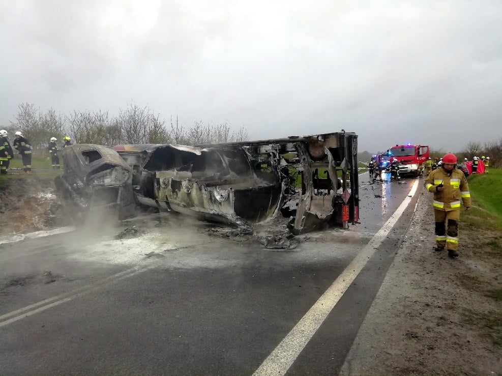 TRAGEDIA NA DRODZE! Zderzenie osobówki z cysterną! - Zdjęcie główne