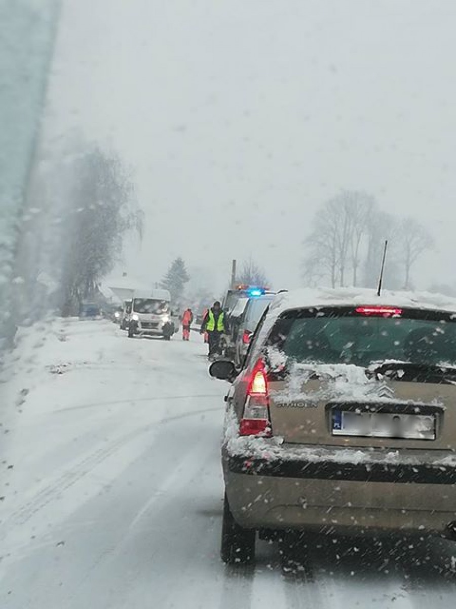 Auto zjechało do rowu - Zdjęcie główne