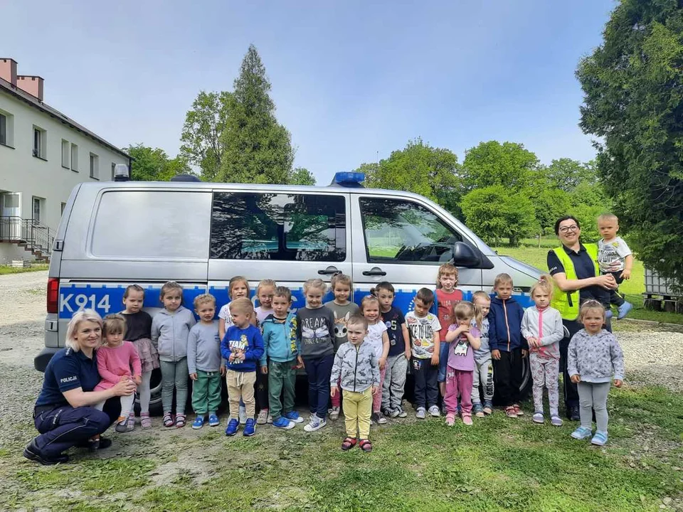Dzieci z przedszkola "Bociek" poznały zawód policjanta  - Zdjęcie główne