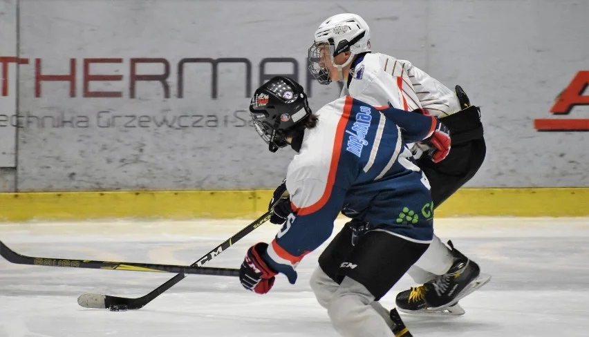 Hokejowe „Niedźwiadki” (U16) dzielnie walczą w Mistrzostwach Polski - Zdjęcie główne