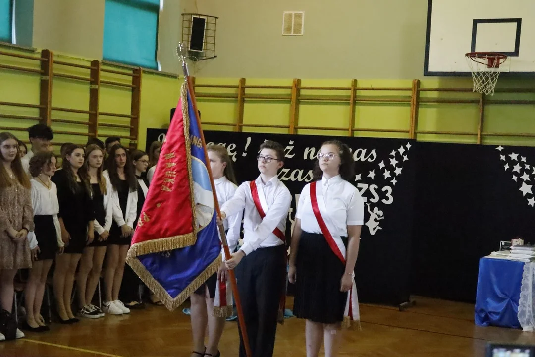 Pożegnania nadszedł czas. Zakończenie roku klas ósmych w Szkole Podstawowej nr 2 w Sanoku [ZDJĘCIA] - Zdjęcie główne
