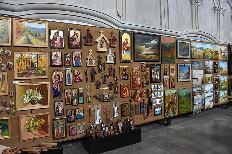 Koniecznie odwiedź galerię Artystyczną Synagoga w Lesku! - Zdjęcie główne