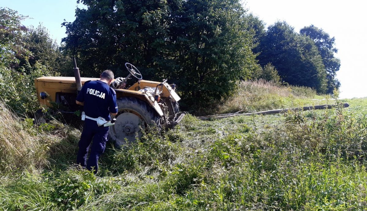 WESOŁA: Mężczyzna przewrócił się i przejechał po nim ciągnik rolniczy - Zdjęcie główne