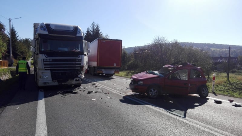 PODKARPACIE: Tragiczny wypadek w Babicy. Nie żyje jedna osoba. Droga jest zablokowana FOTO - Zdjęcie główne