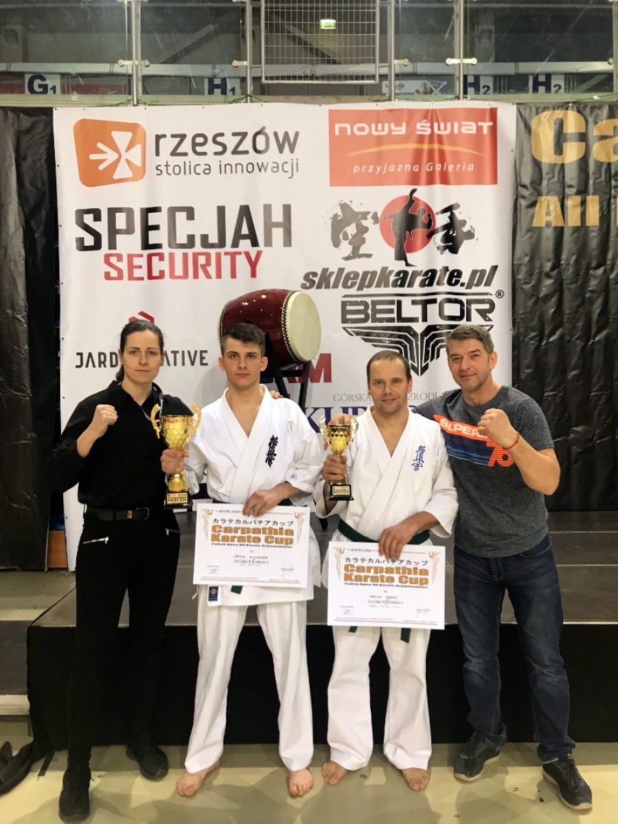  Dwa medale na Carpathia Karate Cup dla UKS Karate Kyokushin Kumite Niebieszczany [FOTO] - Zdjęcie główne