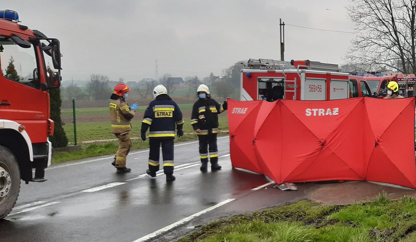 Śmiertelny wypadek w Lutczy. Droga jest całkowicie zablokowana! - Zdjęcie główne