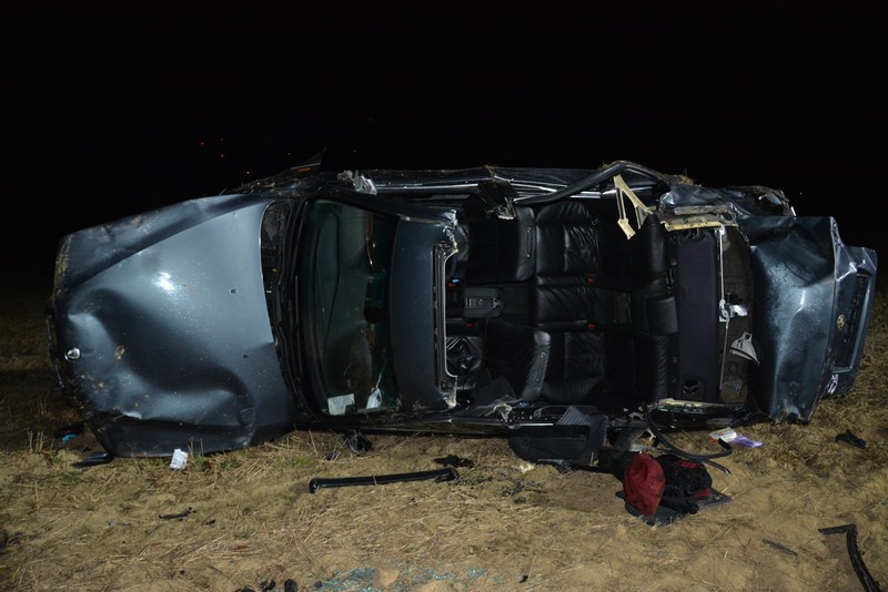 Podkarpacie. 19-latek rozbił się BMW. Pasażer uwięziony - Zdjęcie główne