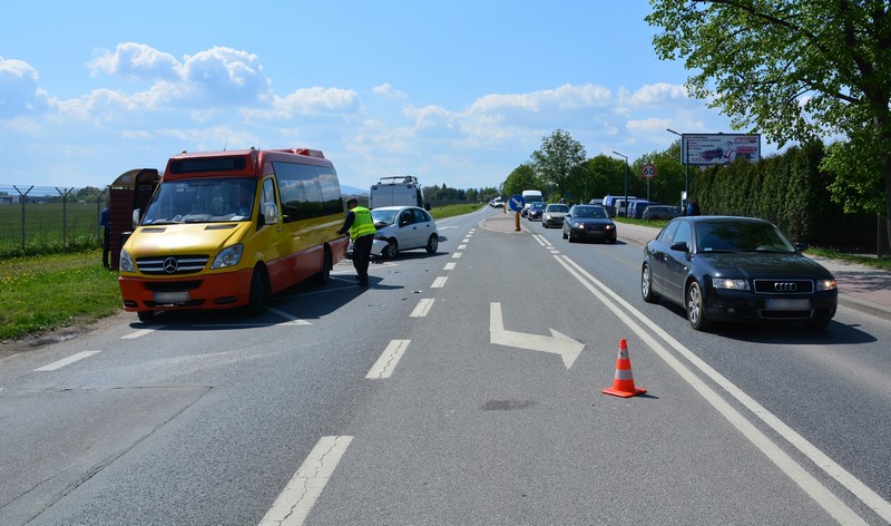 KROSNO: Wypadek z udziałem autobusu  - Zdjęcie główne