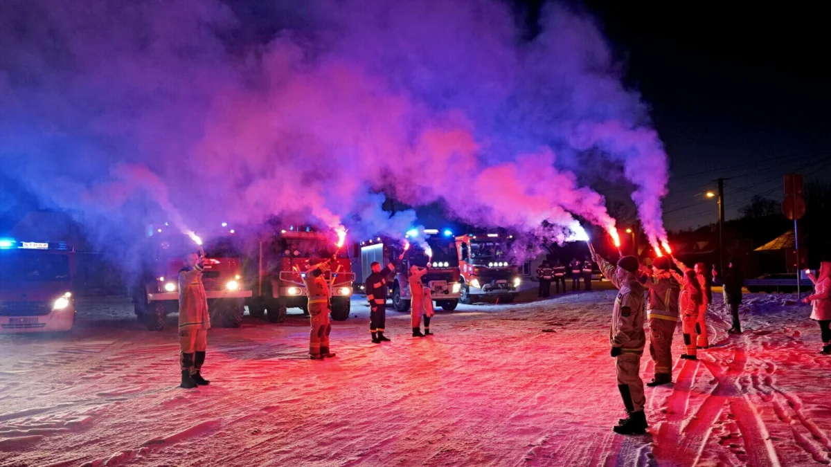 Nowy wóz dla OSP Mrzygłód. Strażacy odebrali pojazd marki IVECO [ZDJĘCIA] - Zdjęcie główne