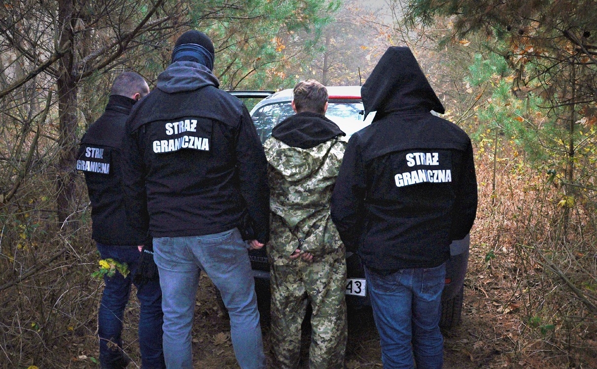 Papierosy przemycone z Ukrainy do Polski przy pomocy drona - Zdjęcie główne