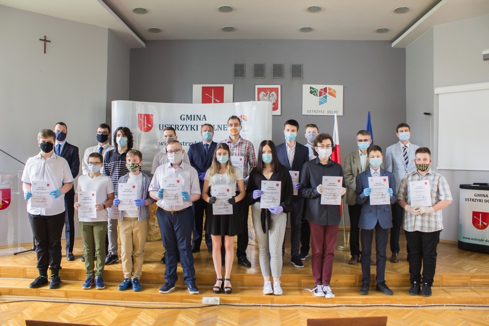 Ustrzyki Dolne: Stypendia Burmistrza wręczone! - Zdjęcie główne