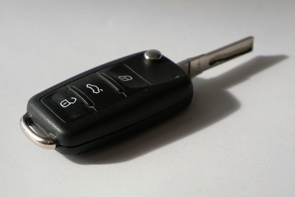 Policja poszukuje właściciela zagubionych kluczy do samochodu - Zdjęcie główne