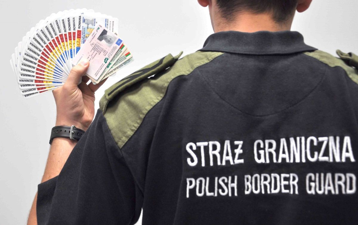 GRANICA: Kurier przewożący fałszywe dokumenty - zatrzymany na granicy w Korczowej - Zdjęcie główne