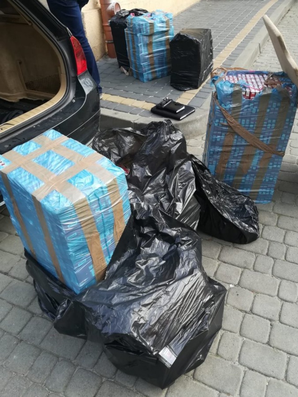 Przewoził 5000 paczek nielegalnych papierosów - Zdjęcie główne