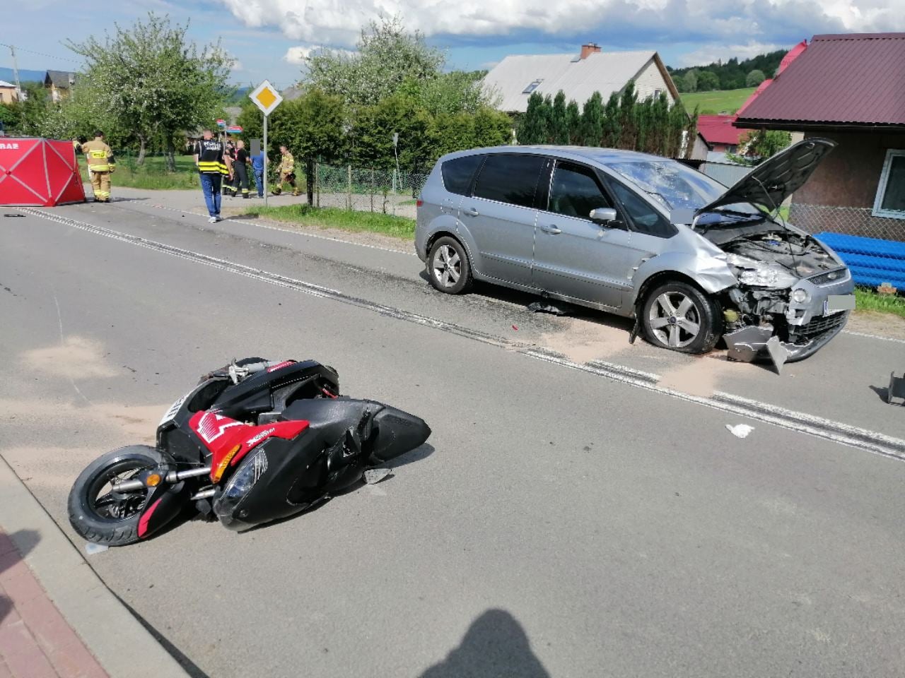 Tragiczny wypadek w Czaszynie. Motorowerzysta zginął na miejscu - Zdjęcie główne