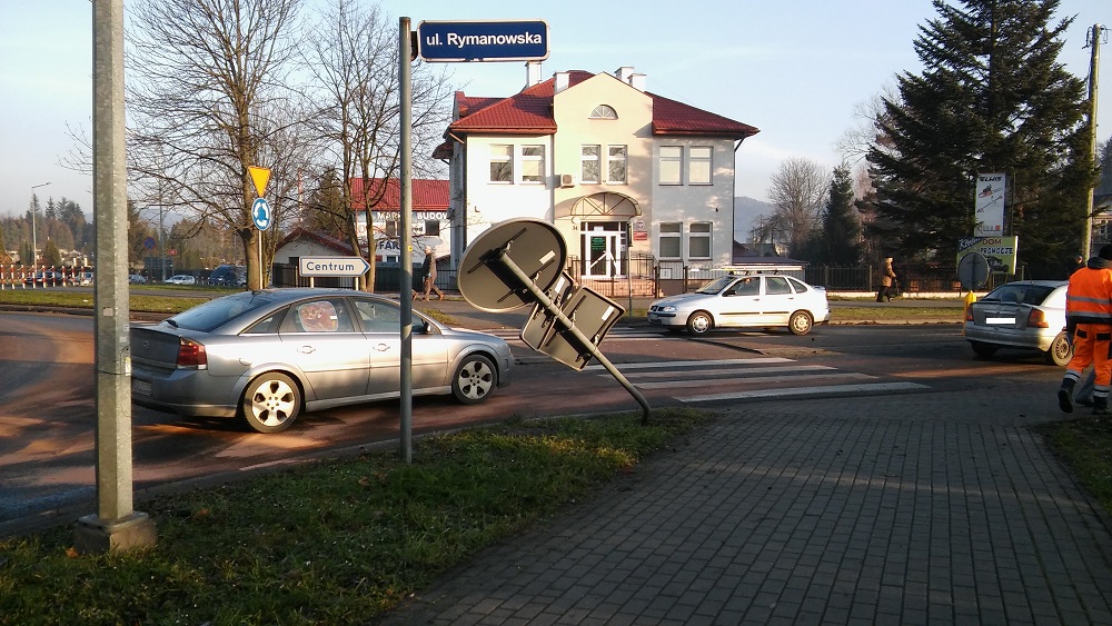 Wypadek na rondzie przy ul. Rymanowskiej w Sanoku [Zdjęcia] AKTUALIZACJA - Zdjęcie główne