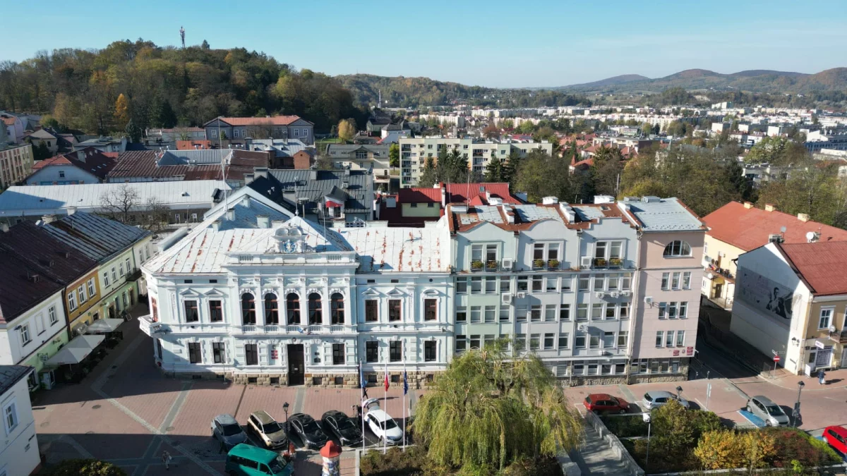 PIP wkroczy do Urzędu Miasta Sanoka – wojewoda bada opóźnienia w wypłatach i finanse miasta - Zdjęcie główne
