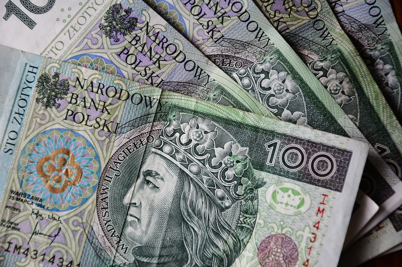 Sanok: Znaleziono pieniądze na ulicy Zamkowej - Zdjęcie główne