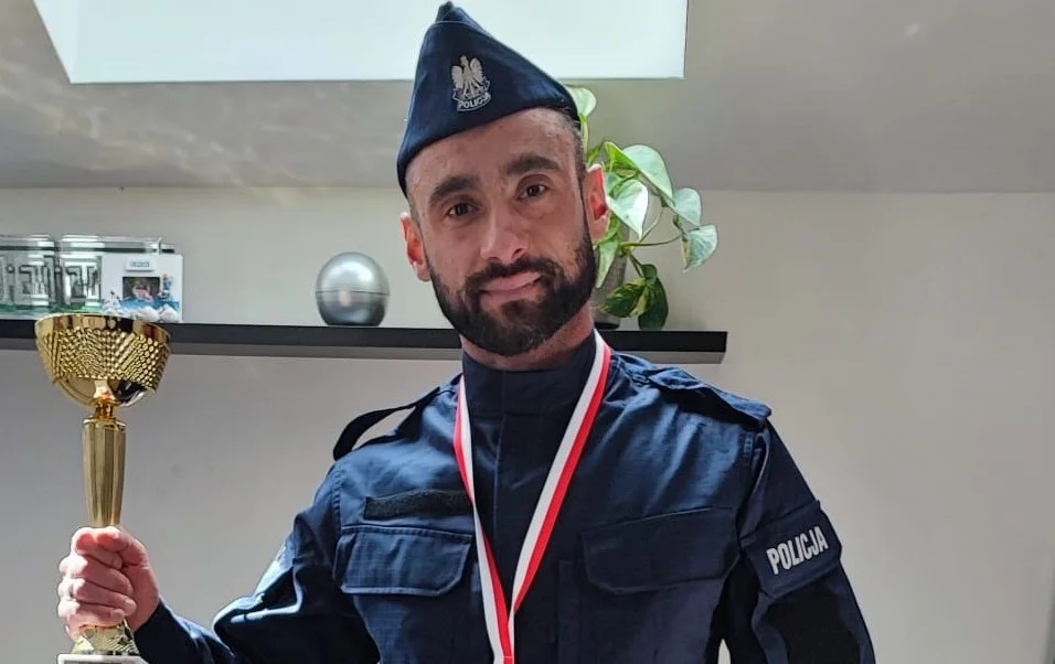 Brązowy medal na XLVI Mistrzostwach Polski w Kulturystyce i Fitness 2022 sanockiego policjanta - Zdjęcie główne