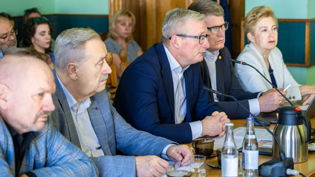 Zarząd Powiatu Sanockiego z absolutorium i wotum zaufania za 2024 rok - Zdjęcie główne