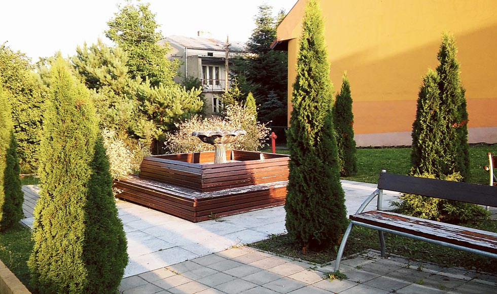 Fontanna bez wody - Zdjęcie główne