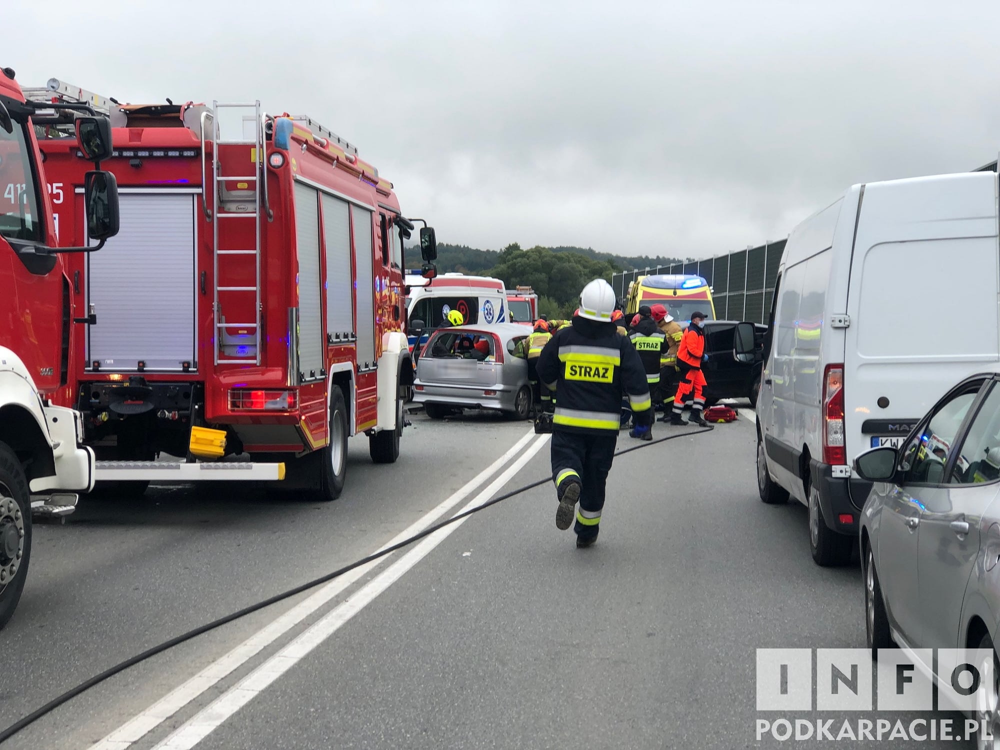 Zderzenie dwóch pojazdów na obwodnicy Brzozowa. Poszkodowanych kilka osób! - Zdjęcie główne