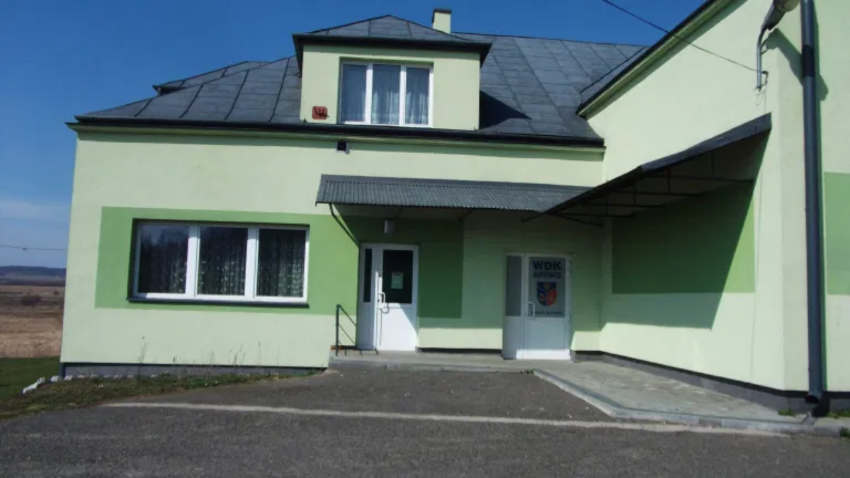 Remont wraz z modernizacją Wiejskiego Domu Kultury w miejscowości Jurowce - Zdjęcie główne