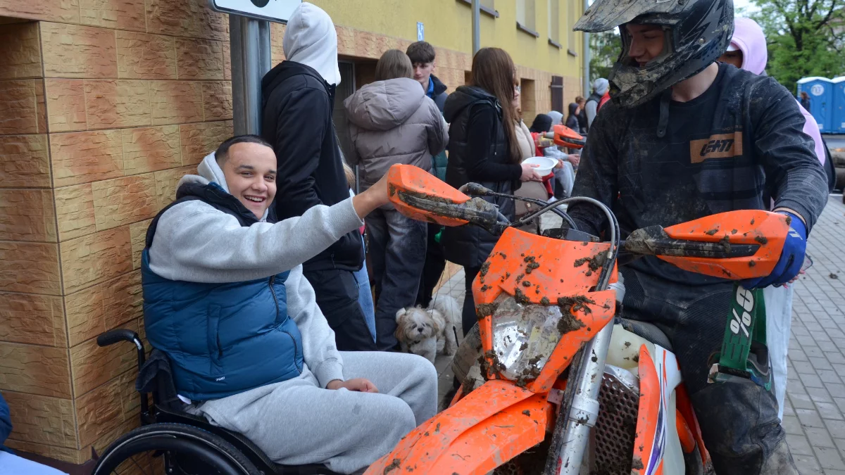 Piknik Motoryzacyjno-Charytatywny w Sanoku dla Konrada. Emocje rosną, mimo kapryśnej pogody - Zdjęcie główne