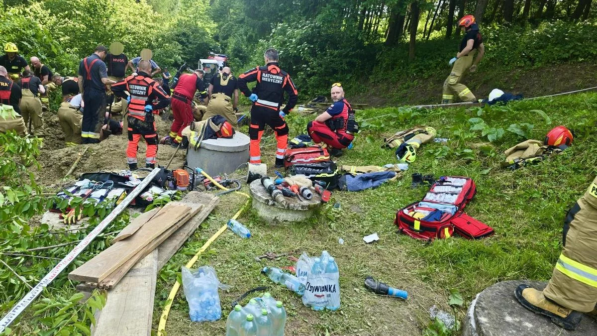 Wypadek przy kopaniu studni w Przysietnicy: Mężczyzna przysypany ziemią - Zdjęcie główne