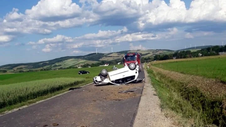 Z OSTATNIEJ CHWILI: Dachowanie samochodu osobowego. Trwają poszukiwania kierowcy i pasażerów!  - Zdjęcie główne