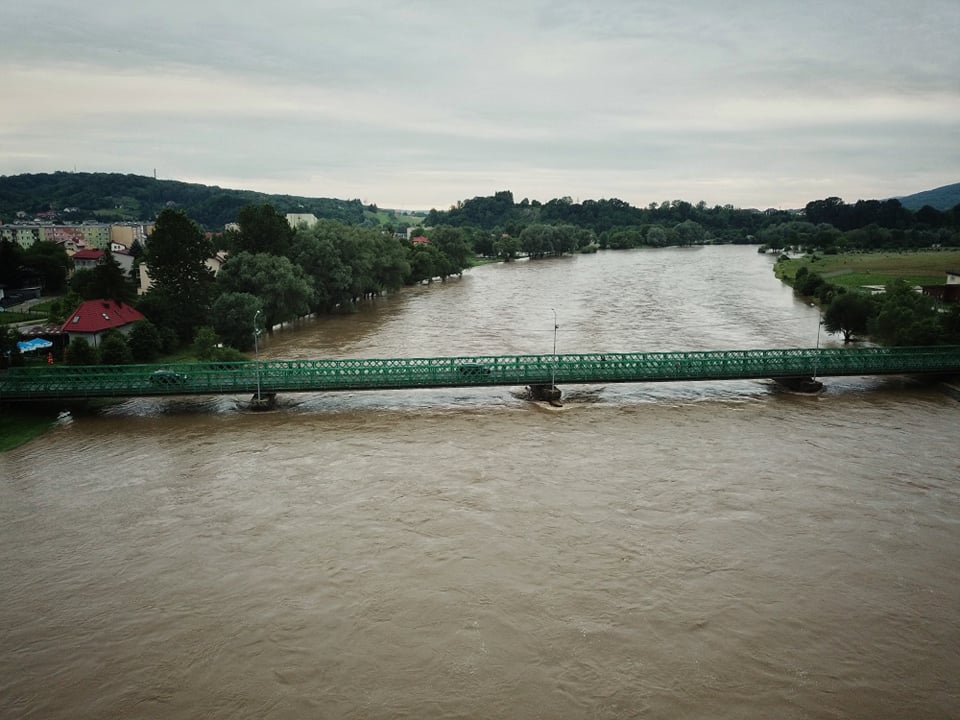 San przekroczył stan alarmowy. Zobacz jak było z lotu ptaka [FOTO+VIDEO] - Zdjęcie główne