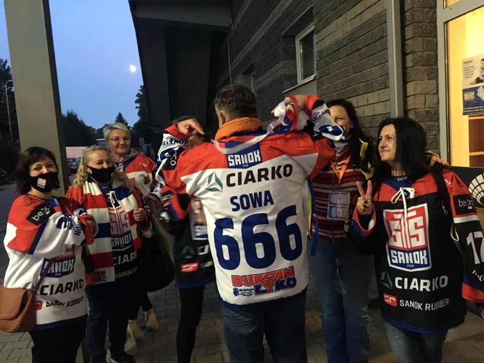 Sanoccy kibice hokeja kochają Tomasza Sowę! [FOTO] - Zdjęcie główne
