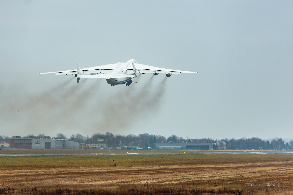 Prawdziwe oblężenie lotniska w Jasionce. Tłumy pożegnały Antonova An-225 Mrija [ZDJĘCIA, WIDEO] - Zdjęcie główne