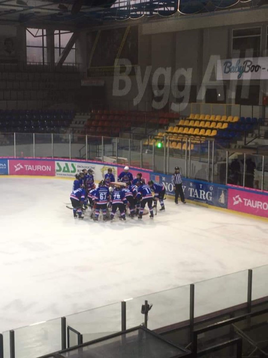 Niedźwiadki pokonują Cracovię na turnieju juniorów młodszych - Zdjęcie główne