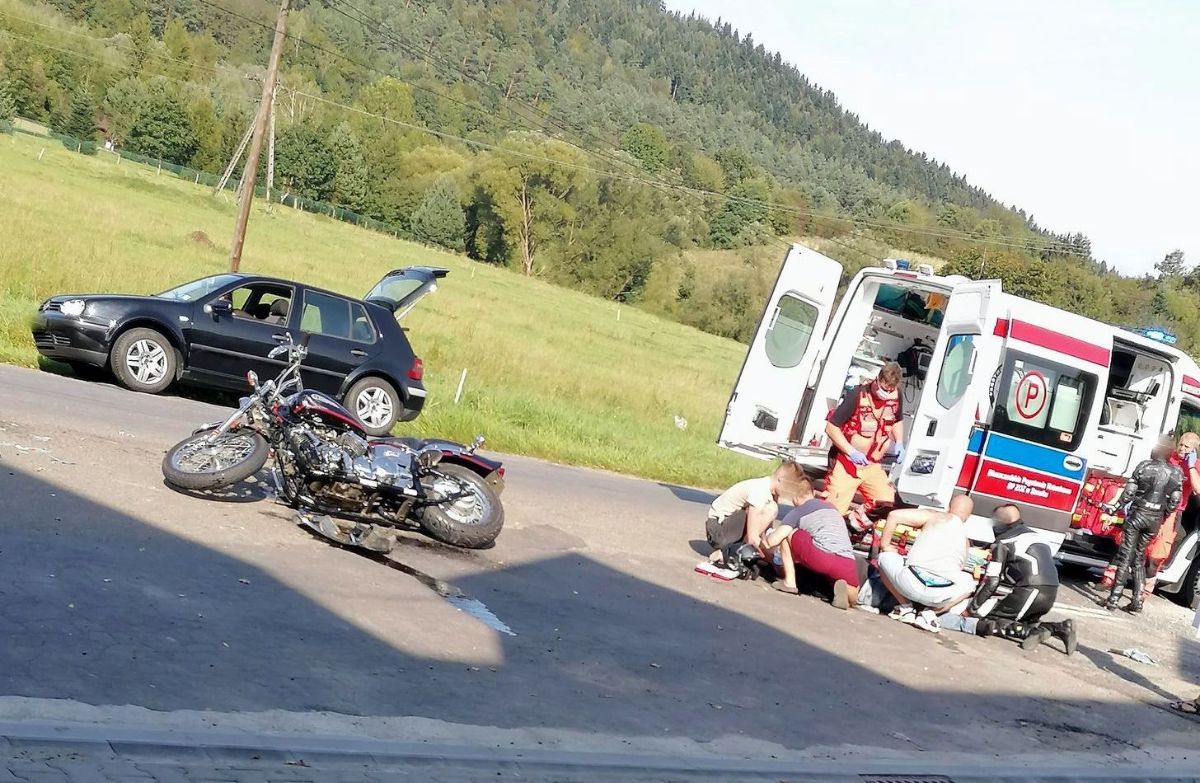 Załuż. Zderzenie motocykla z osobówką [FOTO] - Zdjęcie główne