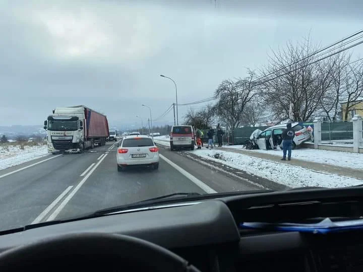 Zderzenie tira z osobówką! Droga krajowa 19 jest zablokowana! [MAPA] - Zdjęcie główne