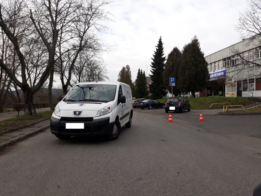 Wykonując manewr cofania potracił kobietę [FOTO] - Zdjęcie główne