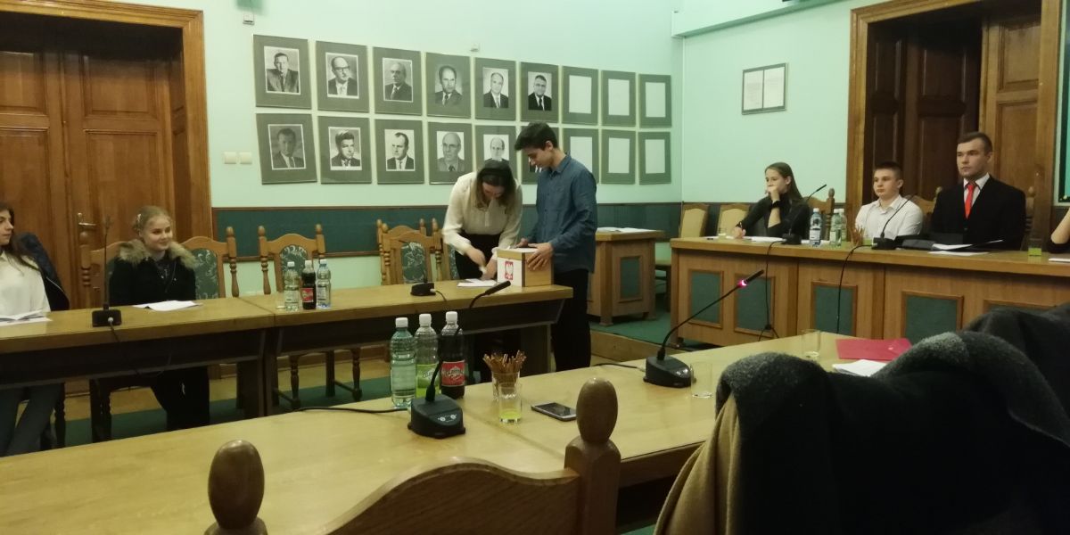 II sesja Młodzieżowej Rady miasta Sanoka - Zdjęcie główne