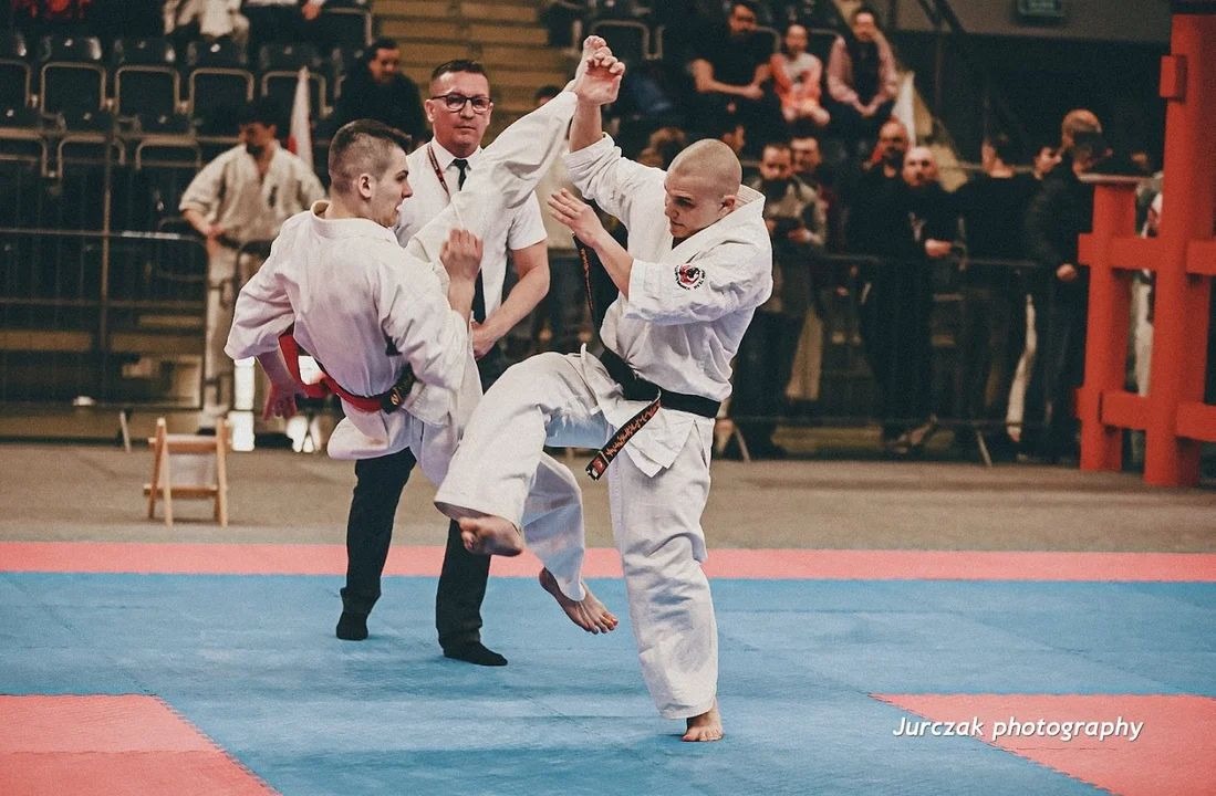 Dwa turnieje UKS Karate Kyokushin Kumite Sanok Niebieszczany [ZDJĘCIA] - Zdjęcie główne